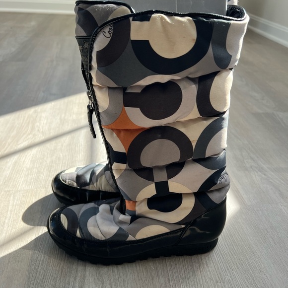 COACH “jolt” sneaker boot…beautiful silk outer lined for warmth. Size 7 - Picture 2 of 5